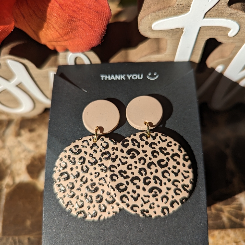 Round Leopard earrings - Picture 2 of 4